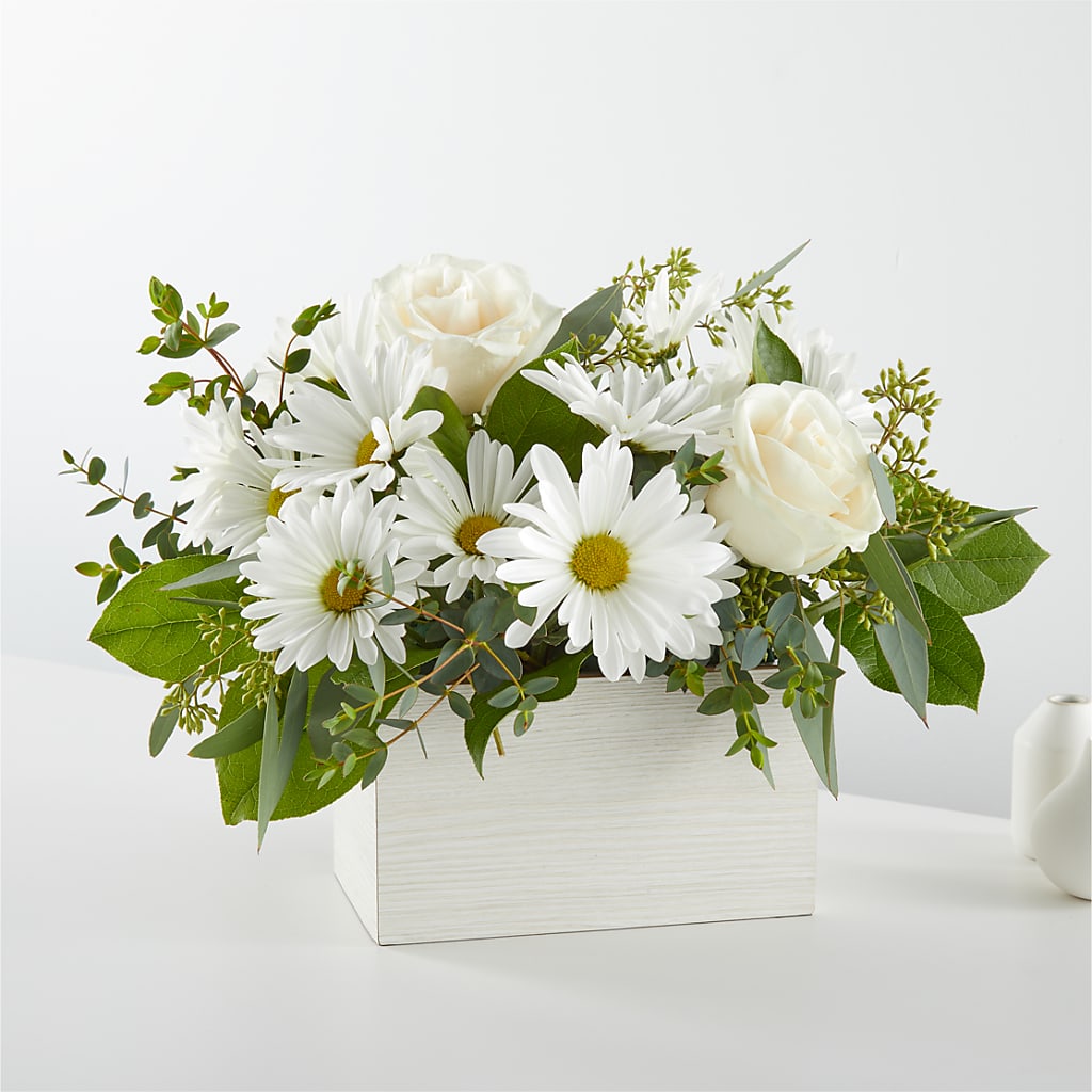 Fresh Linen Box Bouquet – MARAVILLA'S FLOWER SHOP, Sacramento CA